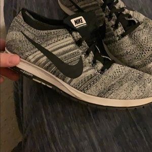 Nike Flynitt zoom running shoes